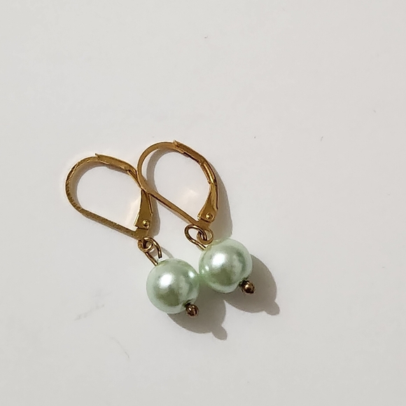 Hand Crafted Elegant Pastel Green  Pearl Drop Earrings Pierced - Picture 4 of 7